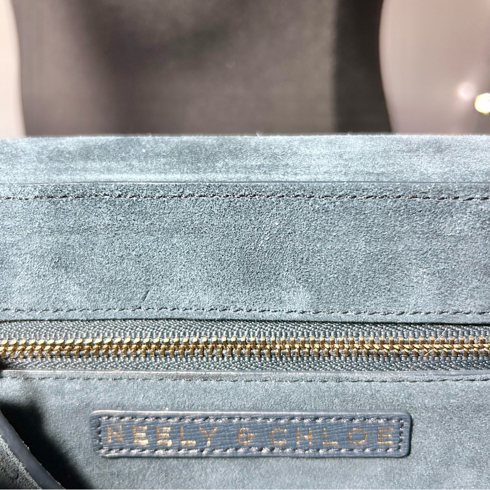 NWOT (never carried) Neely & Chloe blue suede magnetic flap small shoulder bag - Picture 4 of 7